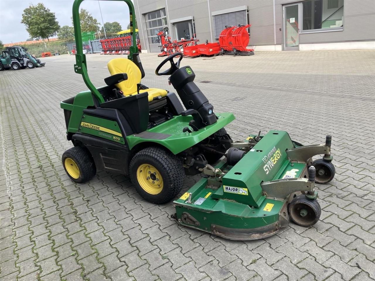 John Deere F1570 Frontmäher - Kerti fűkasza: 3 kép. John Deere F1570 Frontmäher - Kerti fűkasza: 3 kép.