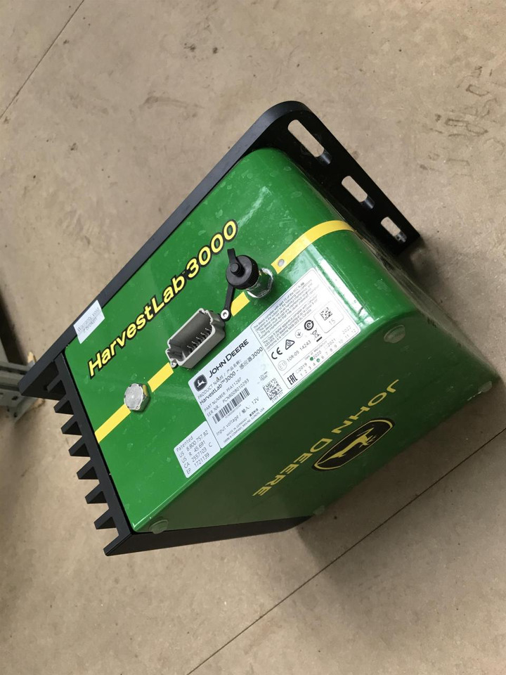 John Deere HarvestLab 3000 - Navigációs rendszer - Mezőgazdasági gépek: 1 kép. John Deere HarvestLab 3000 - Navigációs rendszer - Mezőgazdasági gépek: 1 kép.