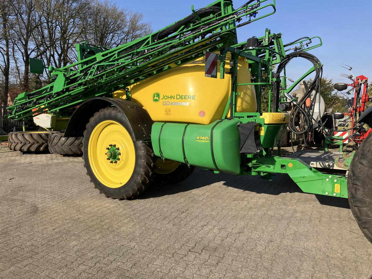 John Deere R740i - Vontatott permetezők: 1 kép. John Deere R740i - Vontatott permetezők: 1 kép.