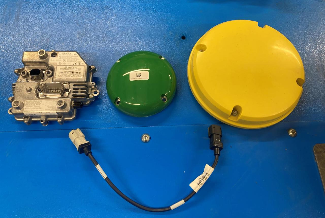 John Deere SF6000 integriert - Navigációs rendszer - Mezőgazdasági gépek: 1 kép. John Deere SF6000 integriert - Navigációs rendszer - Mezőgazdasági gépek: 1 kép.