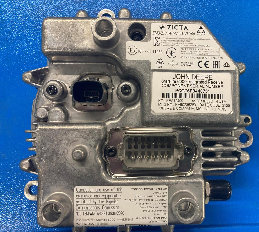 John Deere SF6000 integriert - Navigációs rendszer - Mezőgazdasági gépek: 2 kép. John Deere SF6000 integriert - Navigációs rendszer - Mezőgazdasági gépek: 2 kép.