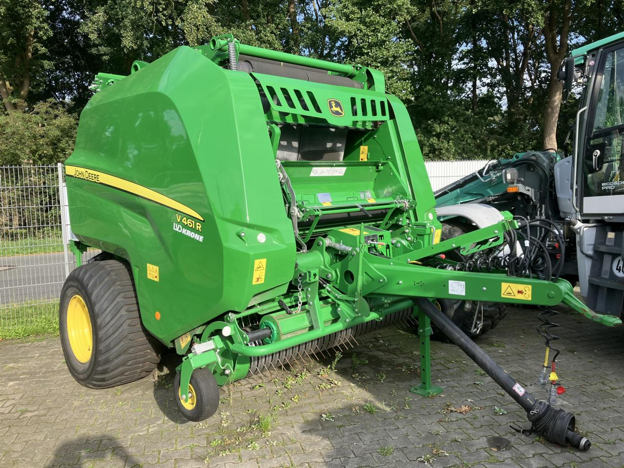 John Deere V461R - Bálázó: 1 kép. John Deere V461R - Bálázó: 1 kép.