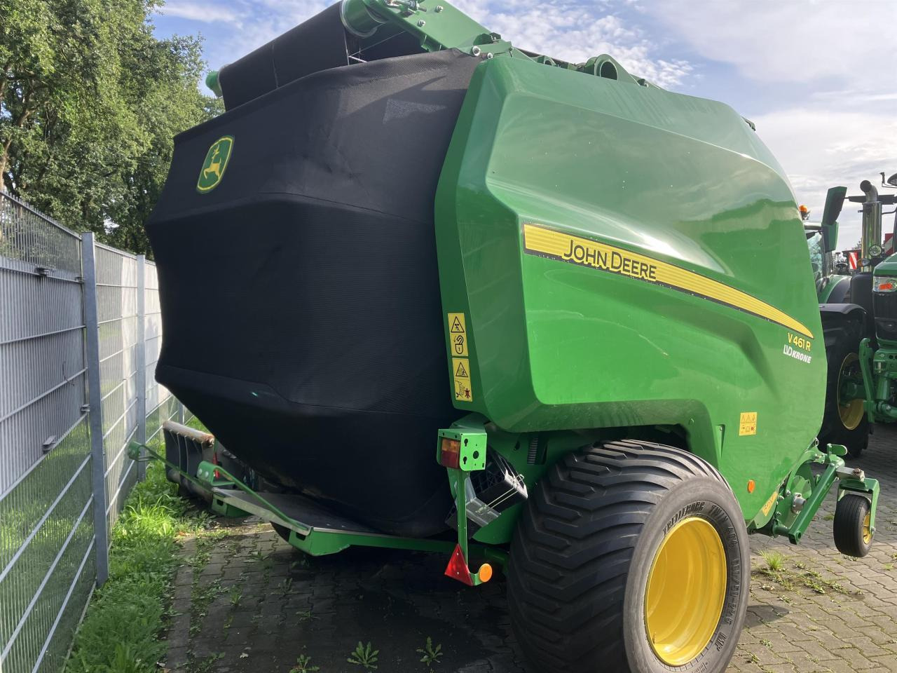John Deere V461R - Bálázó: 2 kép. John Deere V461R - Bálázó: 2 kép.
