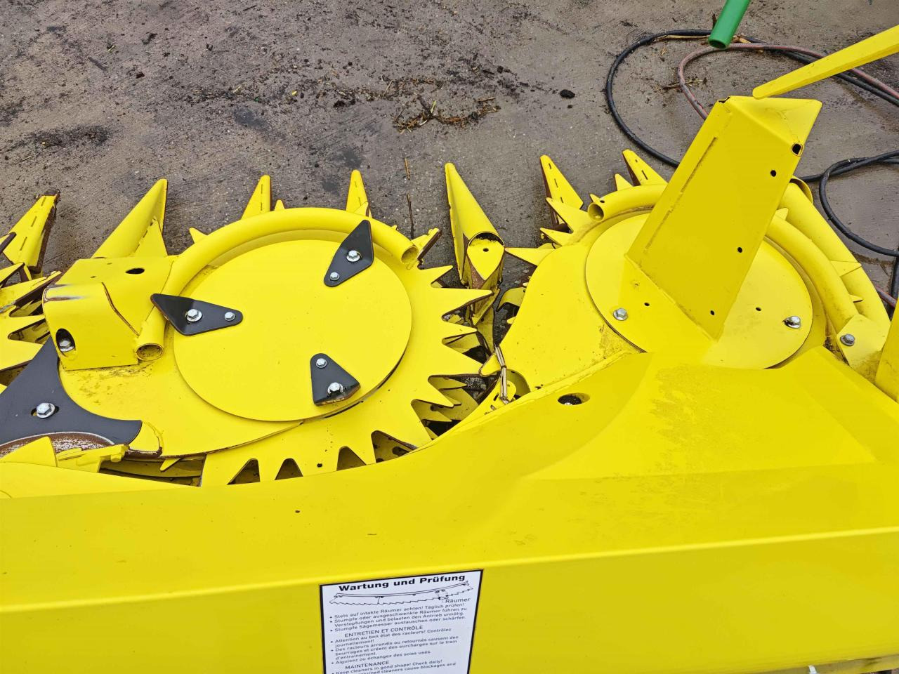 Kemper 360Plus - Takarmánybetakarító gép: 4 kép. Kemper 360Plus - Takarmánybetakarító gép: 4 kép.