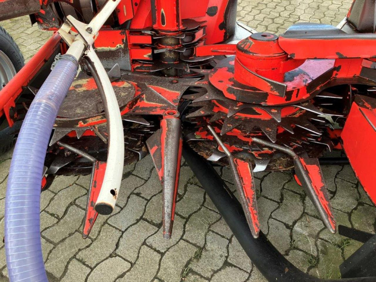 Kemper 375 - Takarmánybetakarító gép: 3 kép. Kemper 375 - Takarmánybetakarító gép: 3 kép.