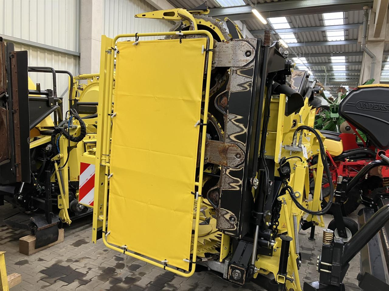 Kemper 375Plus - Takarmánybetakarító gép: 5 kép. Kemper 375Plus - Takarmánybetakarító gép: 5 kép.