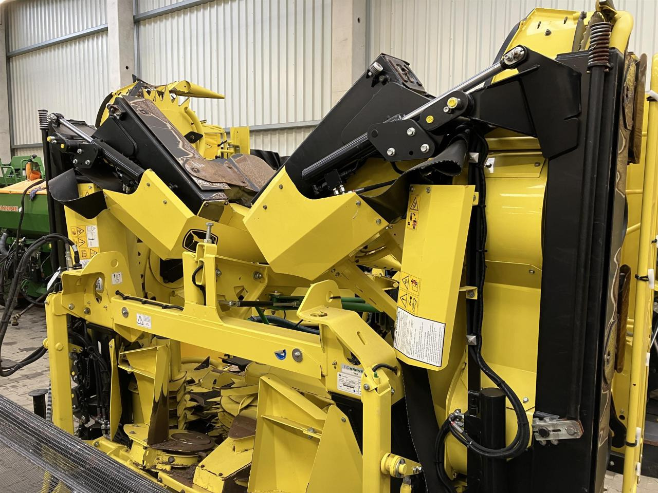 Kemper 375Plus - Takarmánybetakarító gép: 2 kép. Kemper 375Plus - Takarmánybetakarító gép: 2 kép.