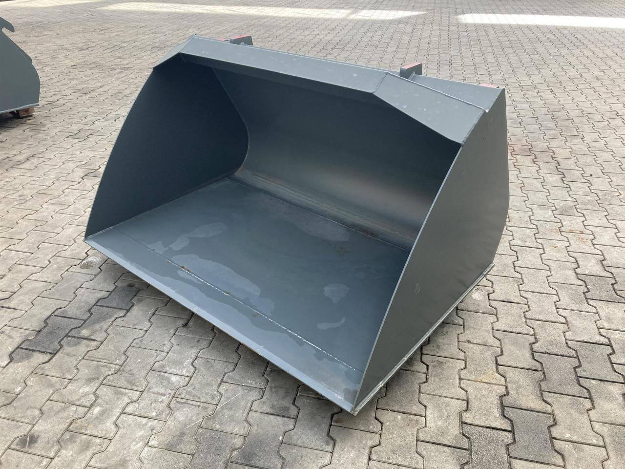 Kramer 1600 mm - Kanál: 2 kép. Kramer 1600 mm - Kanál: 2 kép.