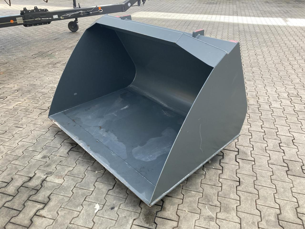 Kramer 1600 mm - Kanál: 1 kép. Kramer 1600 mm - Kanál: 1 kép.