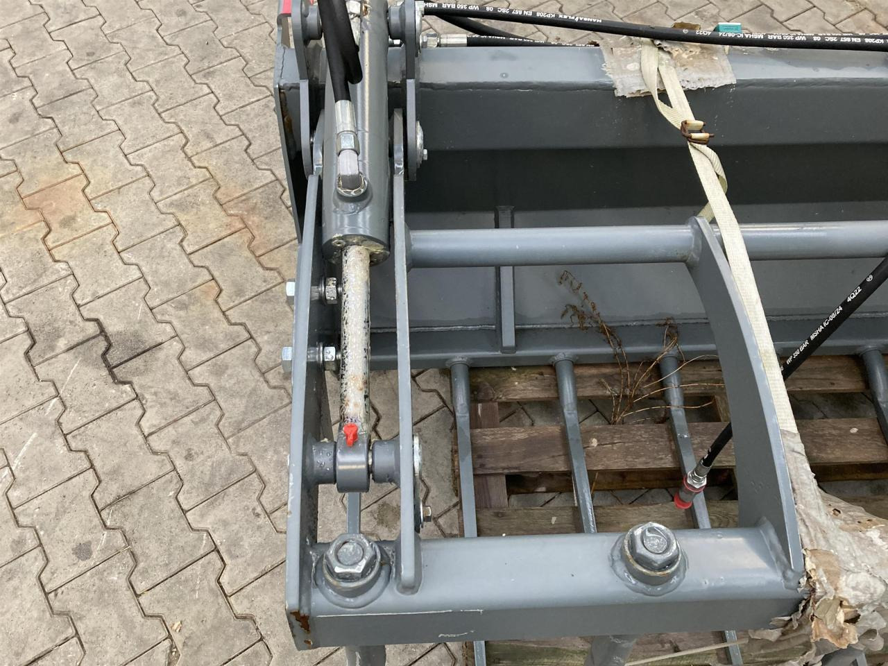 Kramer 1600 mm Vielzweckgabel - Homlokrakodó traktorhoz: 4 kép. Kramer 1600 mm Vielzweckgabel - Homlokrakodó traktorhoz: 4 kép.