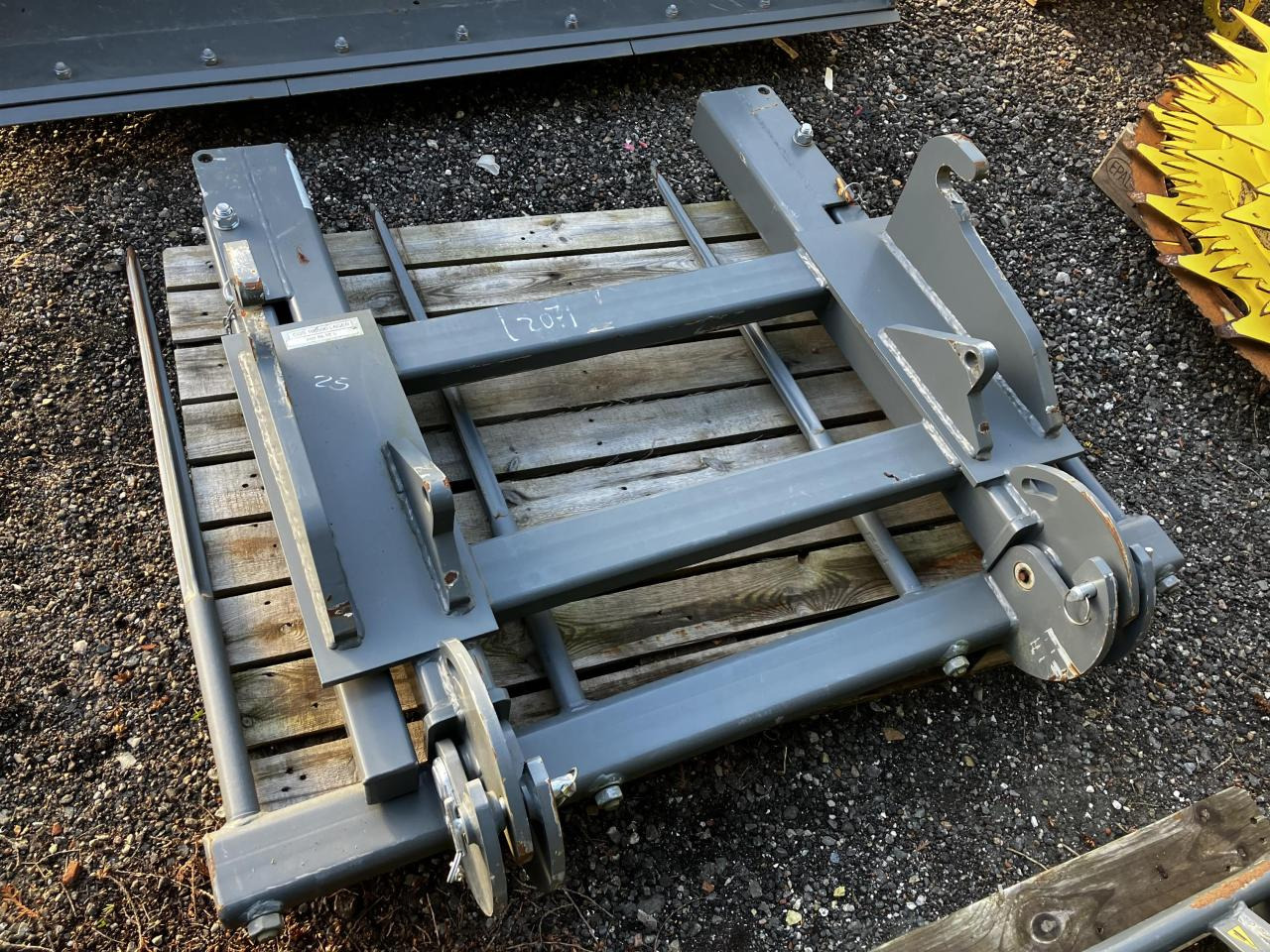 Kramer Ballenspieß klappbar EURO - Homlokrakodó traktorhoz: 2 kép. Kramer Ballenspieß klappbar EURO - Homlokrakodó traktorhoz: 2 kép.