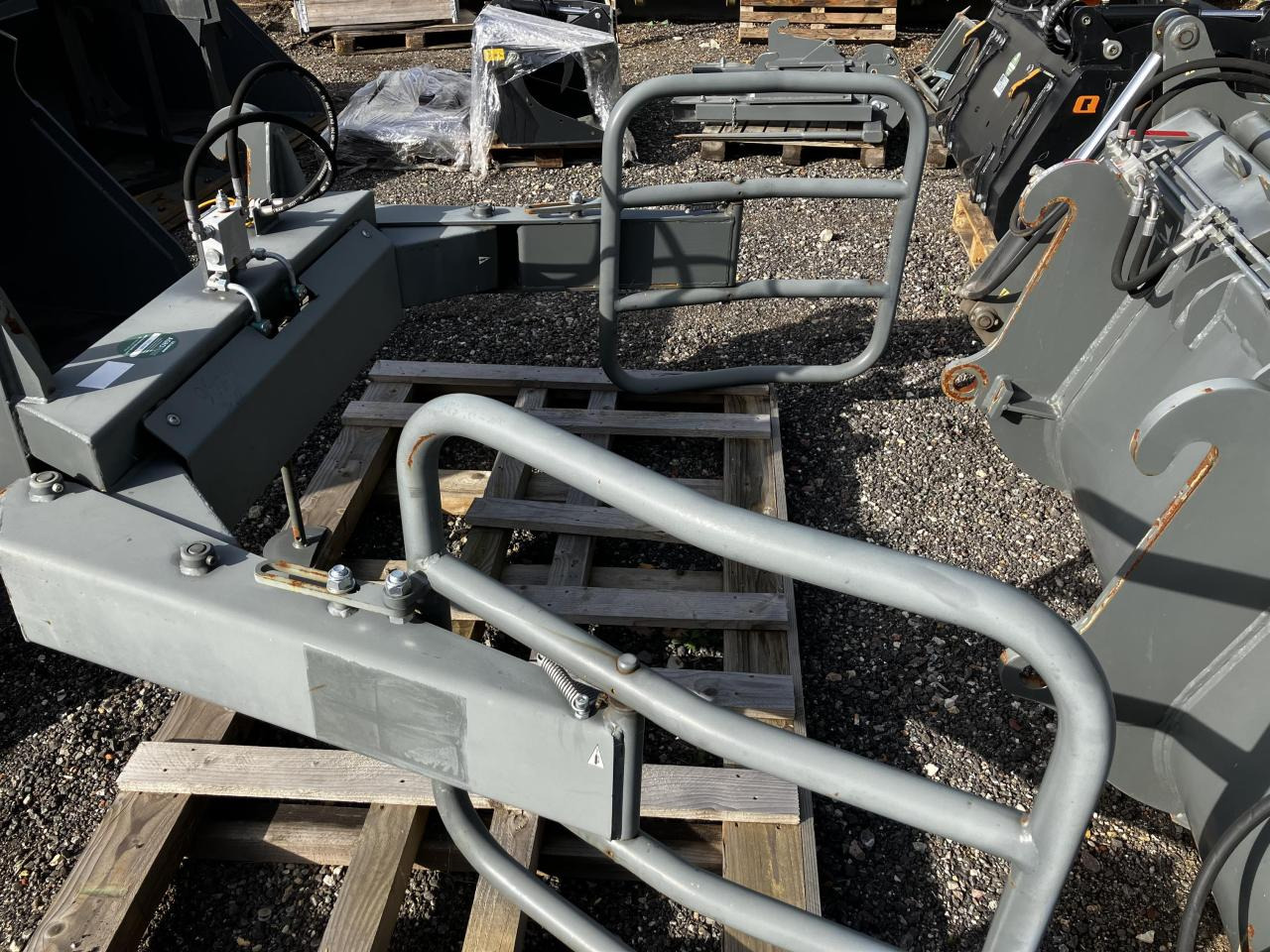 Kramer Ballenzange - Homlokrakodó traktorhoz: 2 kép. Kramer Ballenzange - Homlokrakodó traktorhoz: 2 kép.