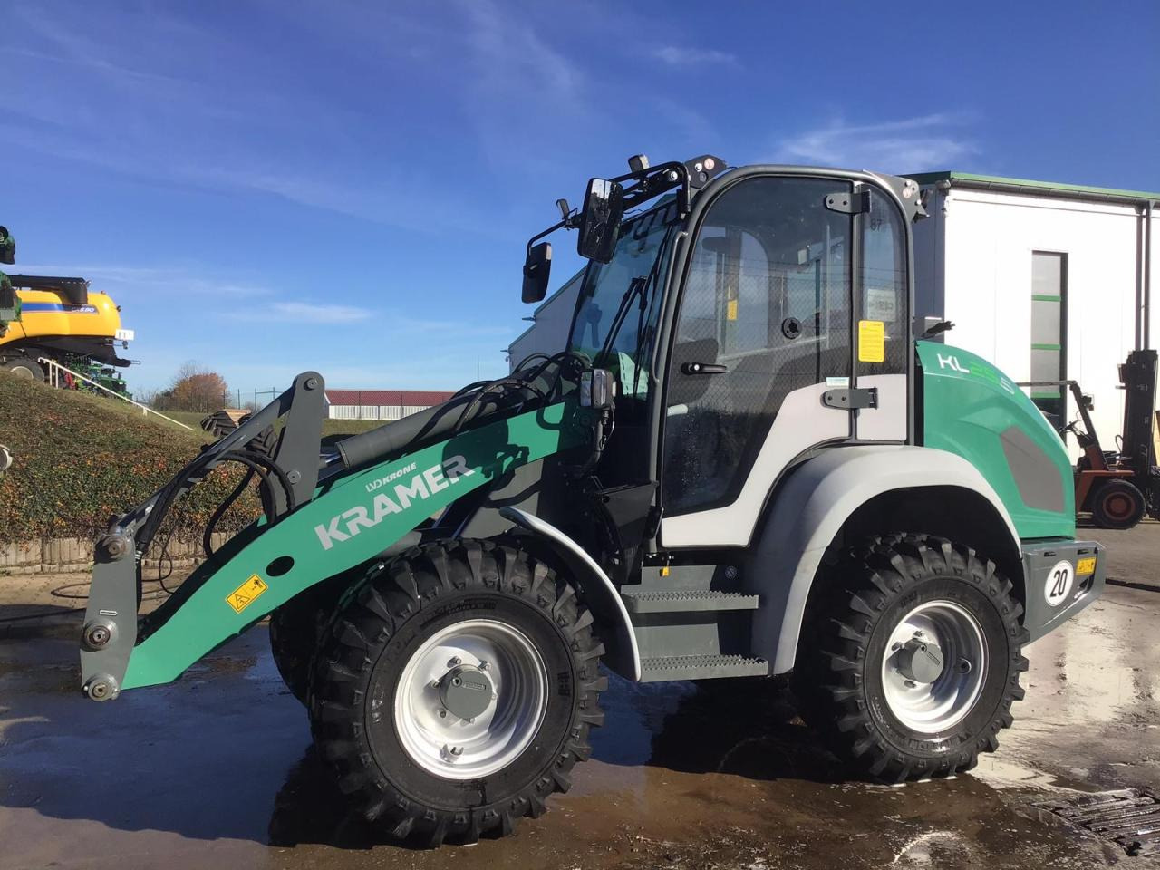 Kramer KL25.5e - Gumikerekes homlokrakodó: 1 kép. Kramer KL25.5e - Gumikerekes homlokrakodó: 1 kép.