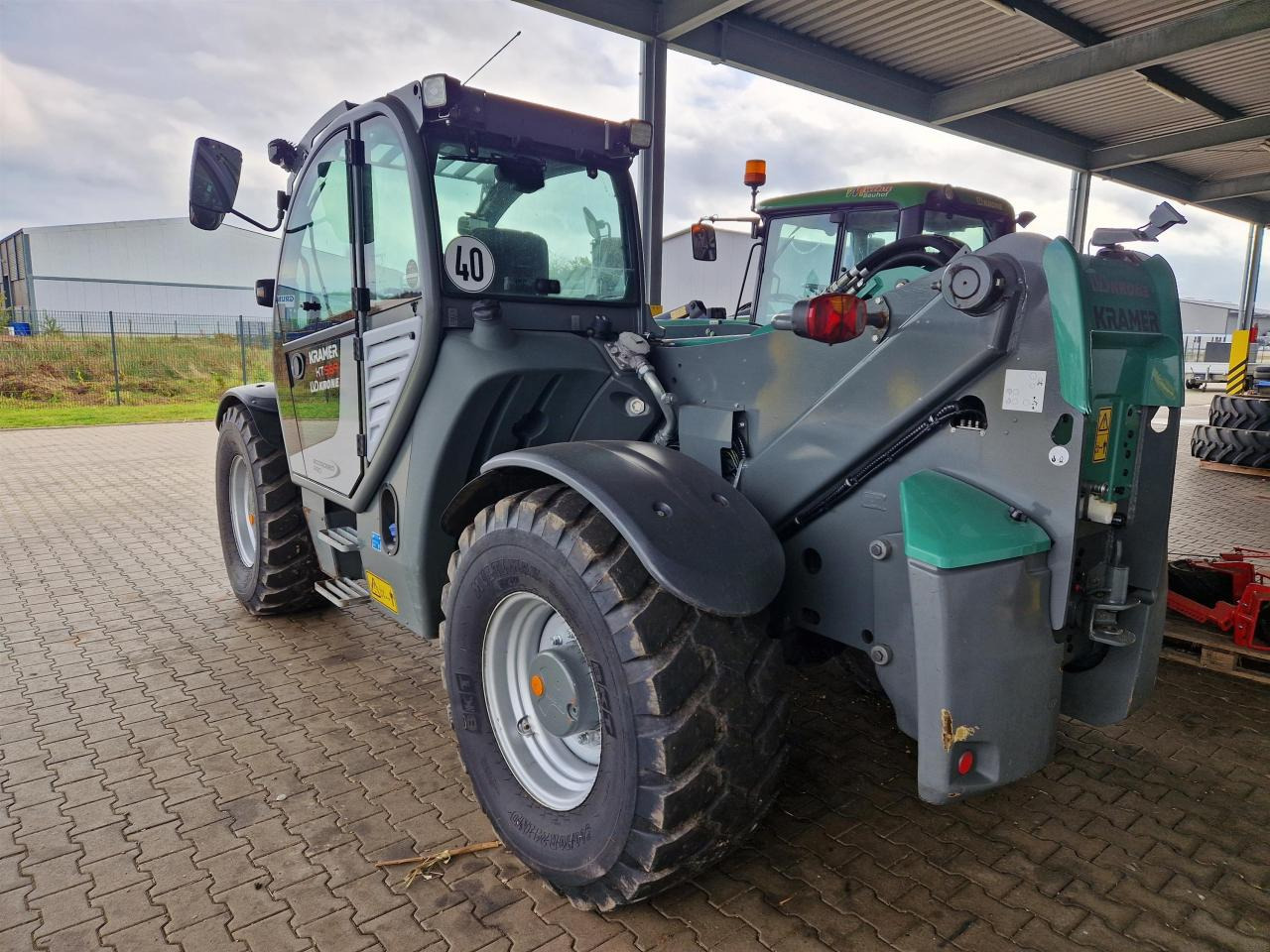 Kramer KT559 - Teleszkópos rakodó: 2 kép. Kramer KT559 - Teleszkópos rakodó: 2 kép.