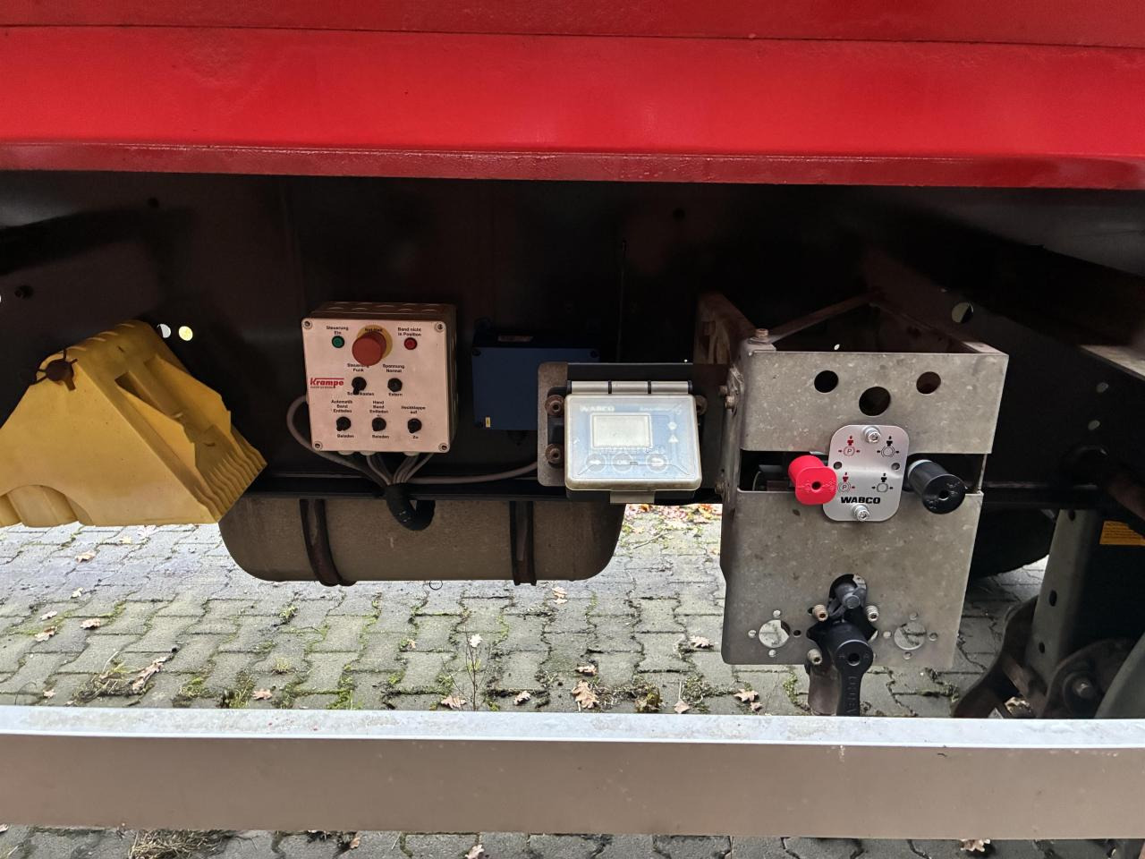 Krampe SB 30 - Mezőgazdasági billenőpótkocsi: 5 kép. Krampe SB 30 - Mezőgazdasági billenőpótkocsi: 5 kép.