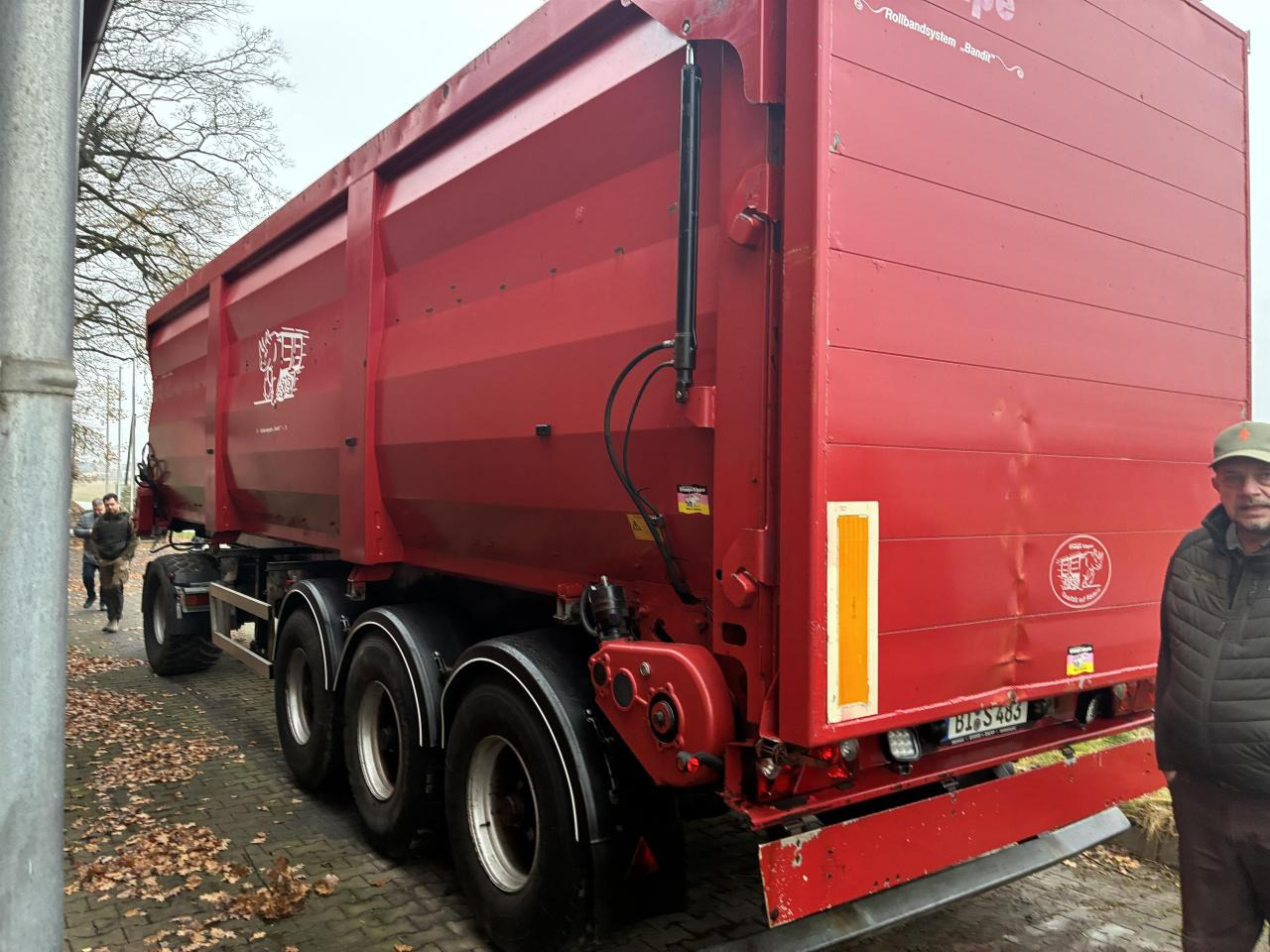 Krampe SB 30 - Mezőgazdasági billenőpótkocsi: 3 kép. Krampe SB 30 - Mezőgazdasági billenőpótkocsi: 3 kép.