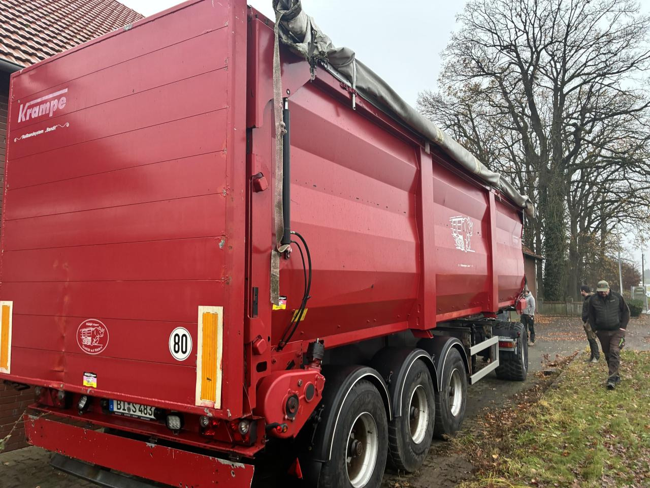 Krampe SB 30 - Mezőgazdasági billenőpótkocsi: 4 kép. Krampe SB 30 - Mezőgazdasági billenőpótkocsi: 4 kép.