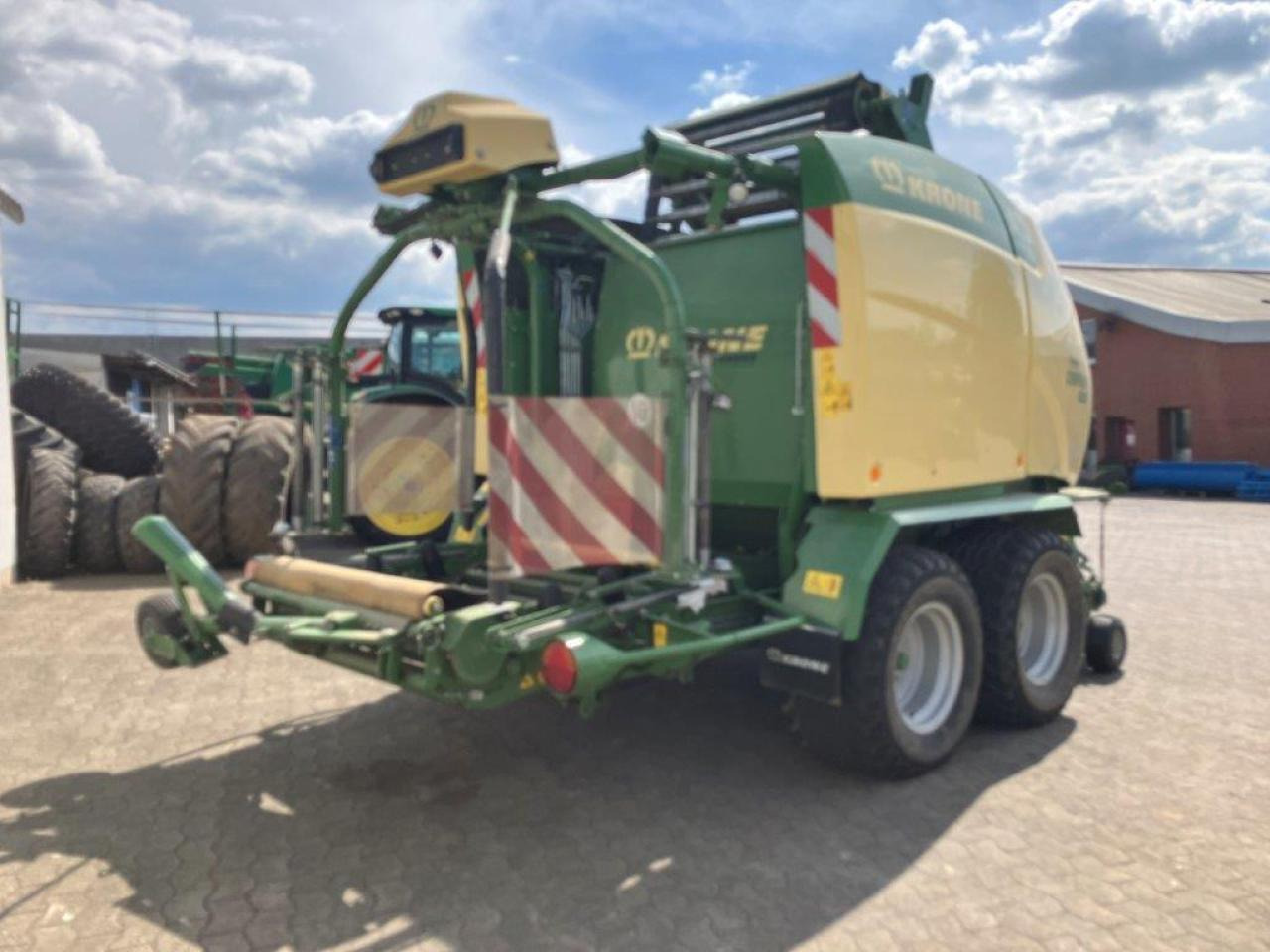 Krone CF 155 XC Comprima - Bálázó: 4 kép. Krone CF 155 XC Comprima - Bálázó: 4 kép.