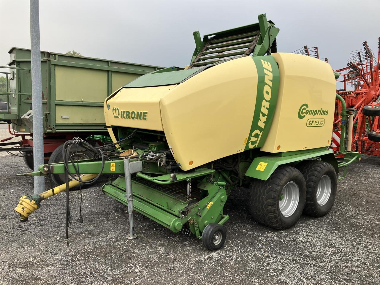 Krone CF 155 XC - Bálázó: 1 kép. Krone CF 155 XC - Bálázó: 1 kép.