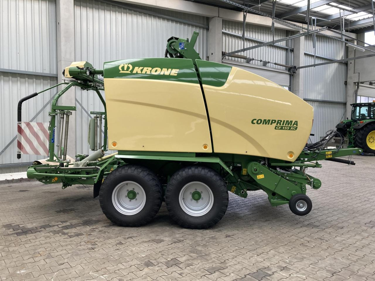 Krone CF 155 XC - Bálázó: 3 kép. Krone CF 155 XC - Bálázó: 3 kép.
