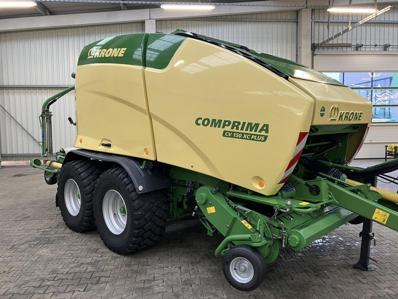 Krone CV 150 XC Plus Comprima - Bálázó: 3 kép. Krone CV 150 XC Plus Comprima - Bálázó: 3 kép.