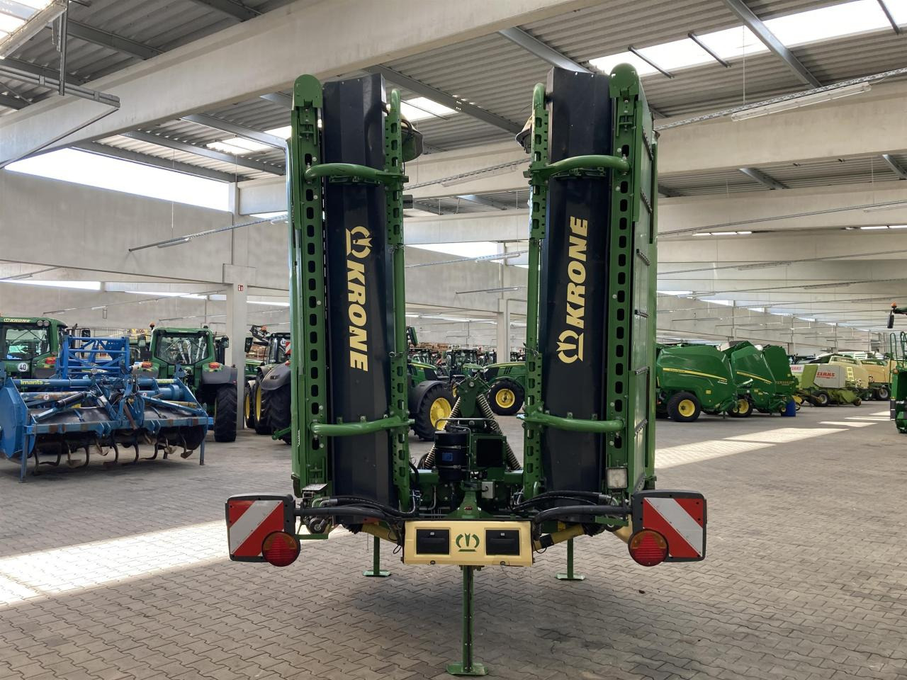 Krone EC B 870 CV Collect - Fűkasza: 4 kép. Krone EC B 870 CV Collect - Fűkasza: 4 kép.