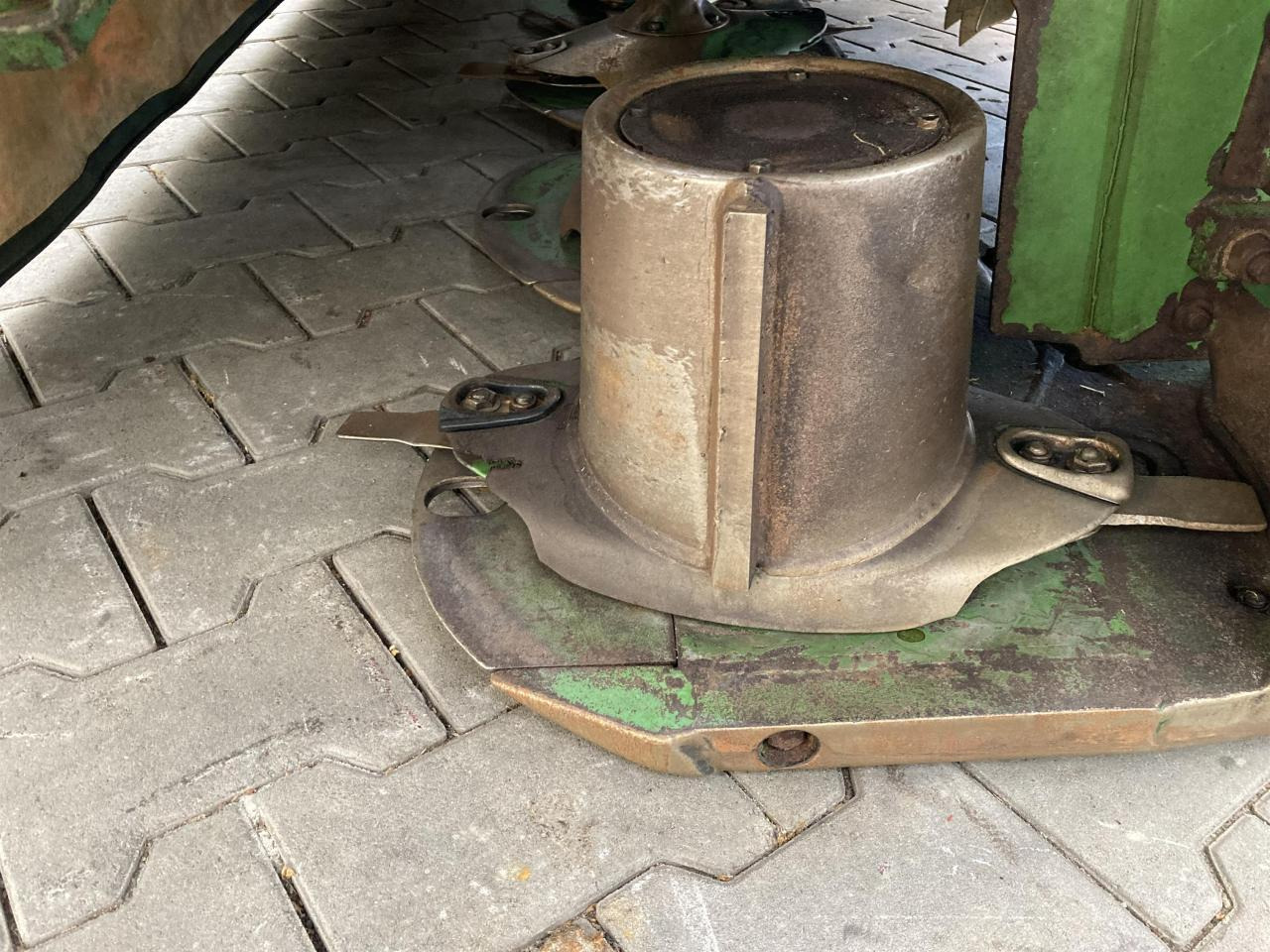 Krone EC F 320 CV - Kat. 2 - Fűkasza: 4 kép. Krone EC F 320 CV - Kat. 2 - Fűkasza: 4 kép.
