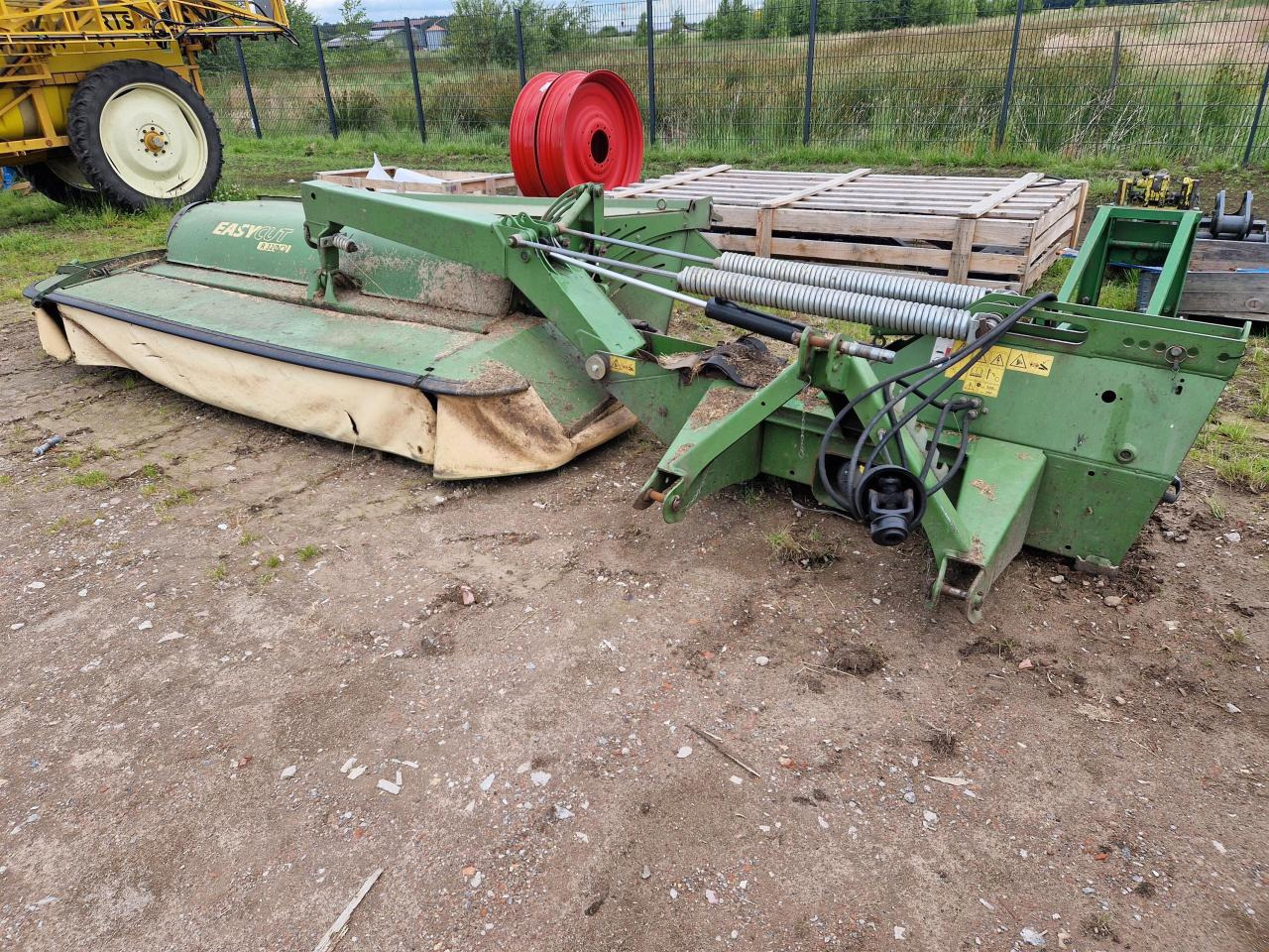 Krone EC R 320 CV - Fűkasza: 1 kép. Krone EC R 320 CV - Fűkasza: 1 kép.