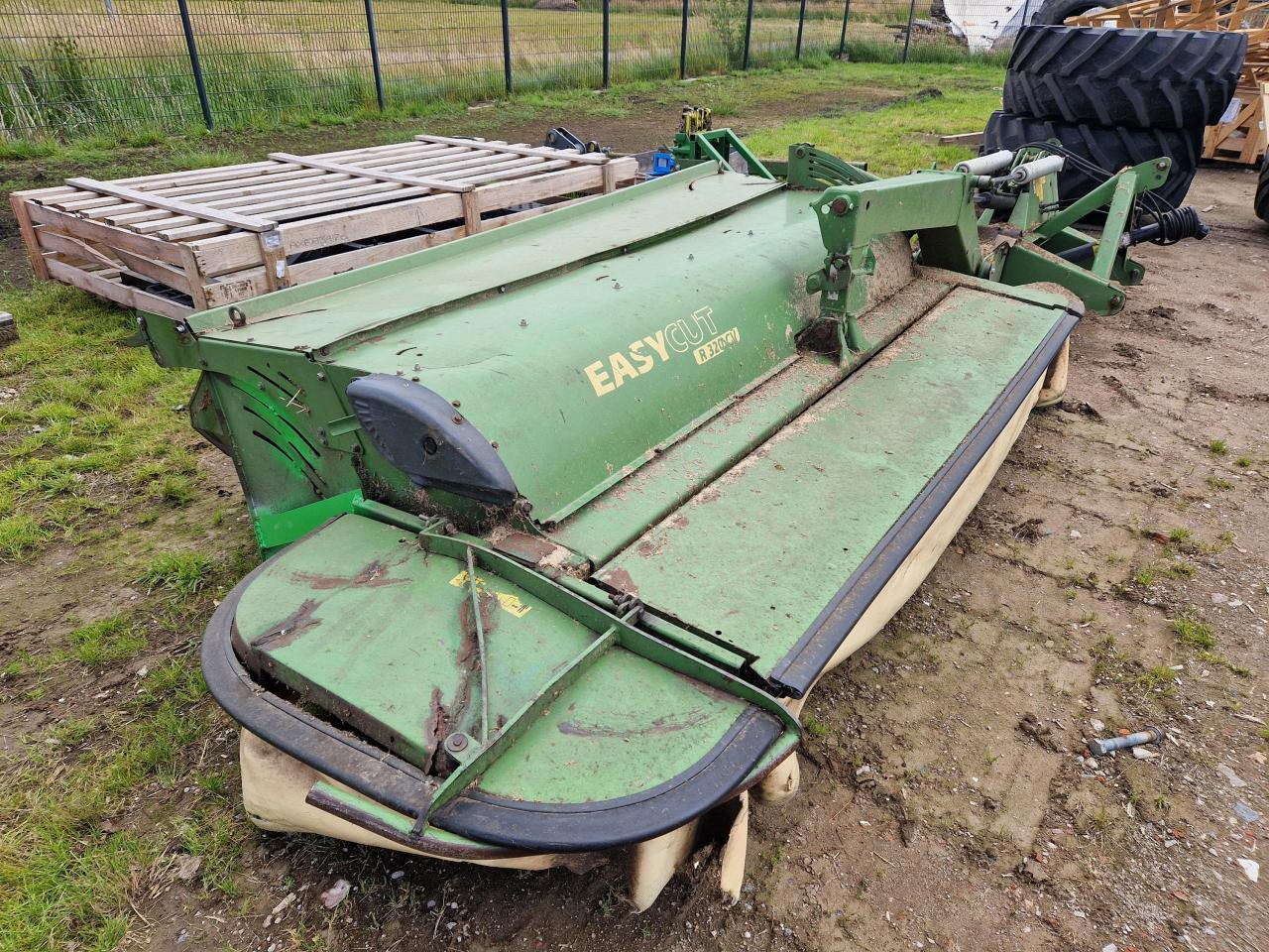 Krone EC R 320 CV - Fűkasza: 4 kép. Krone EC R 320 CV - Fűkasza: 4 kép.