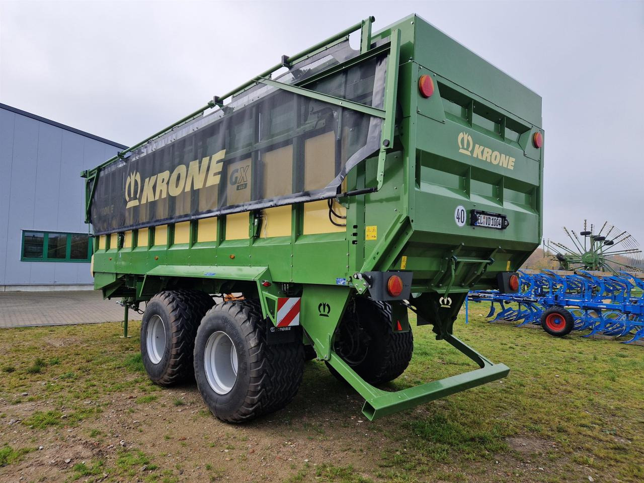 Krone GX 440 - Mezőgazdasági billenőpótkocsi: 3 kép. Krone GX 440 - Mezőgazdasági billenőpótkocsi: 3 kép.