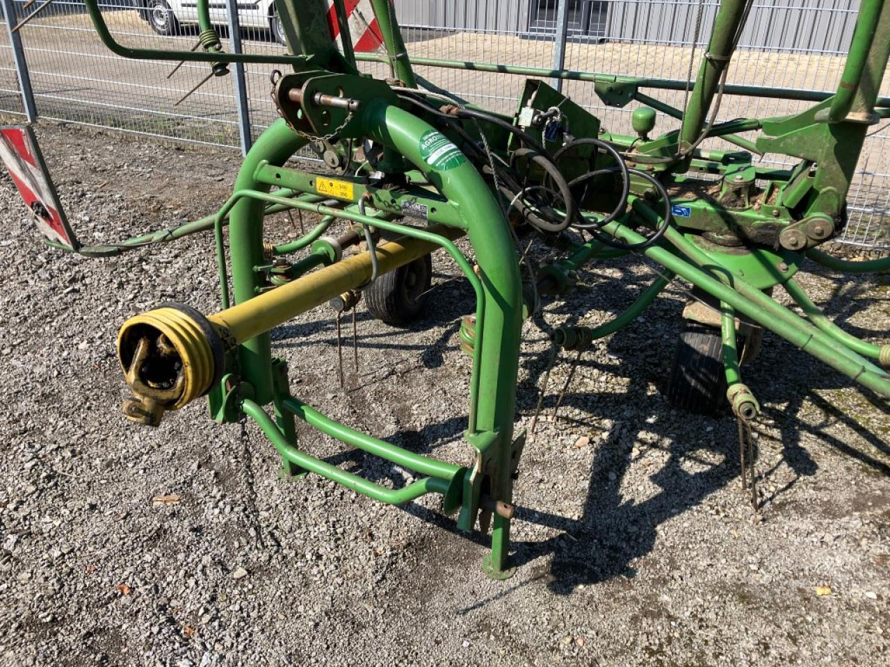 Krone KW7.70/6x7 - Szénaforgató: 2 kép. Krone KW7.70/6x7 - Szénaforgató: 2 kép.