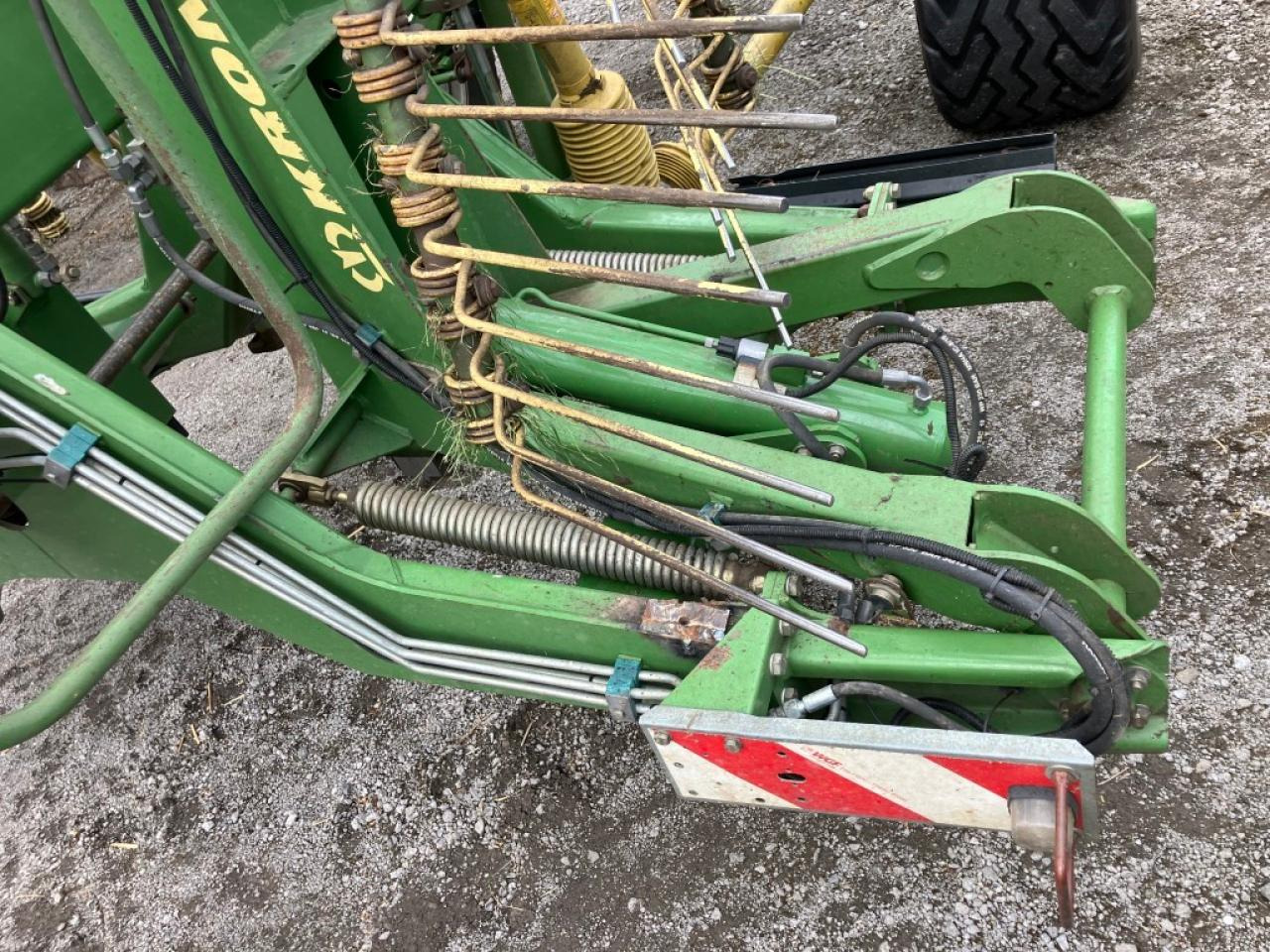 Krone SWADRO 1400 - Szénaforgató: 4 kép. Krone SWADRO 1400 - Szénaforgató: 4 kép.