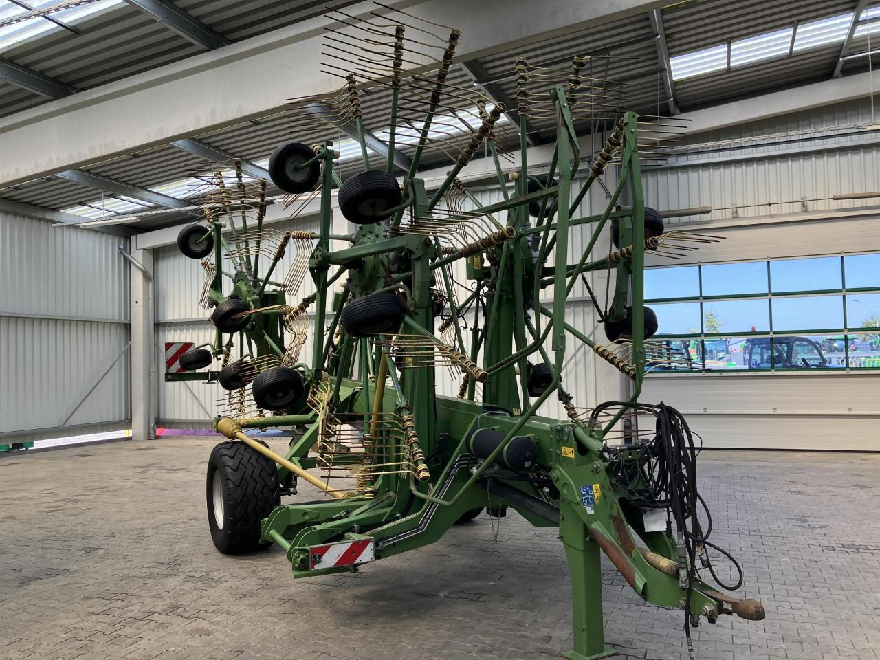 Krone Swadro 1400 - Szénaforgató: 1 kép. Krone Swadro 1400 - Szénaforgató: 1 kép.