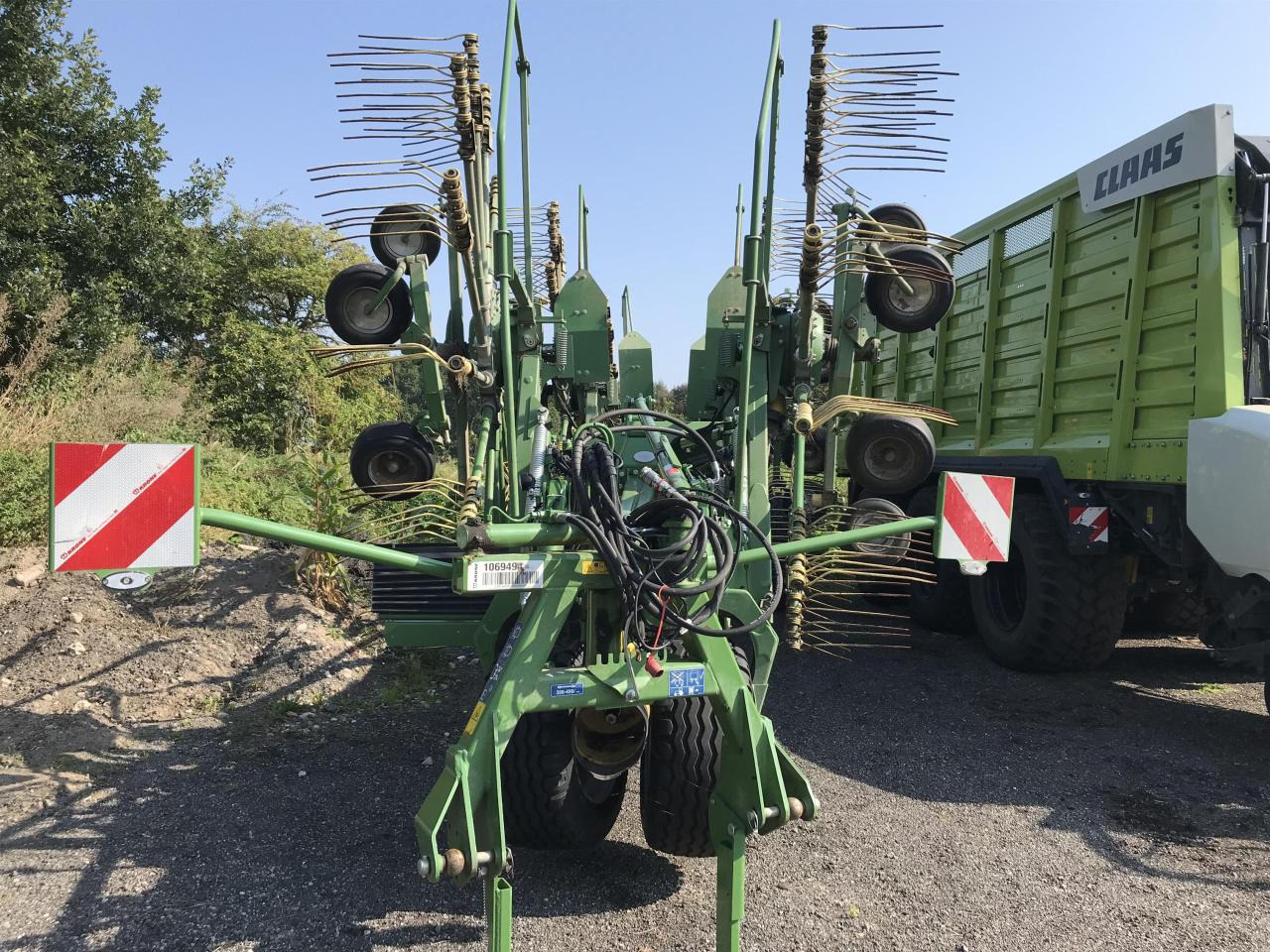 Krone Swadro 2000 - Szénaforgató: 3 kép. Krone Swadro 2000 - Szénaforgató: 3 kép.