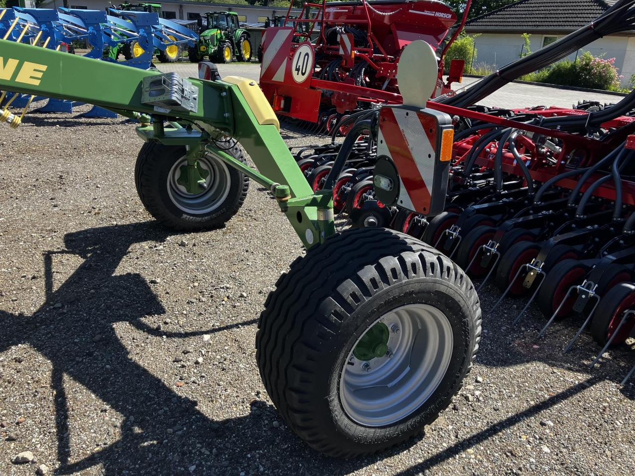 Krone Swadro TS 740 Twin - Szénaforgató: 5 kép. Krone Swadro TS 740 Twin - Szénaforgató: 5 kép.