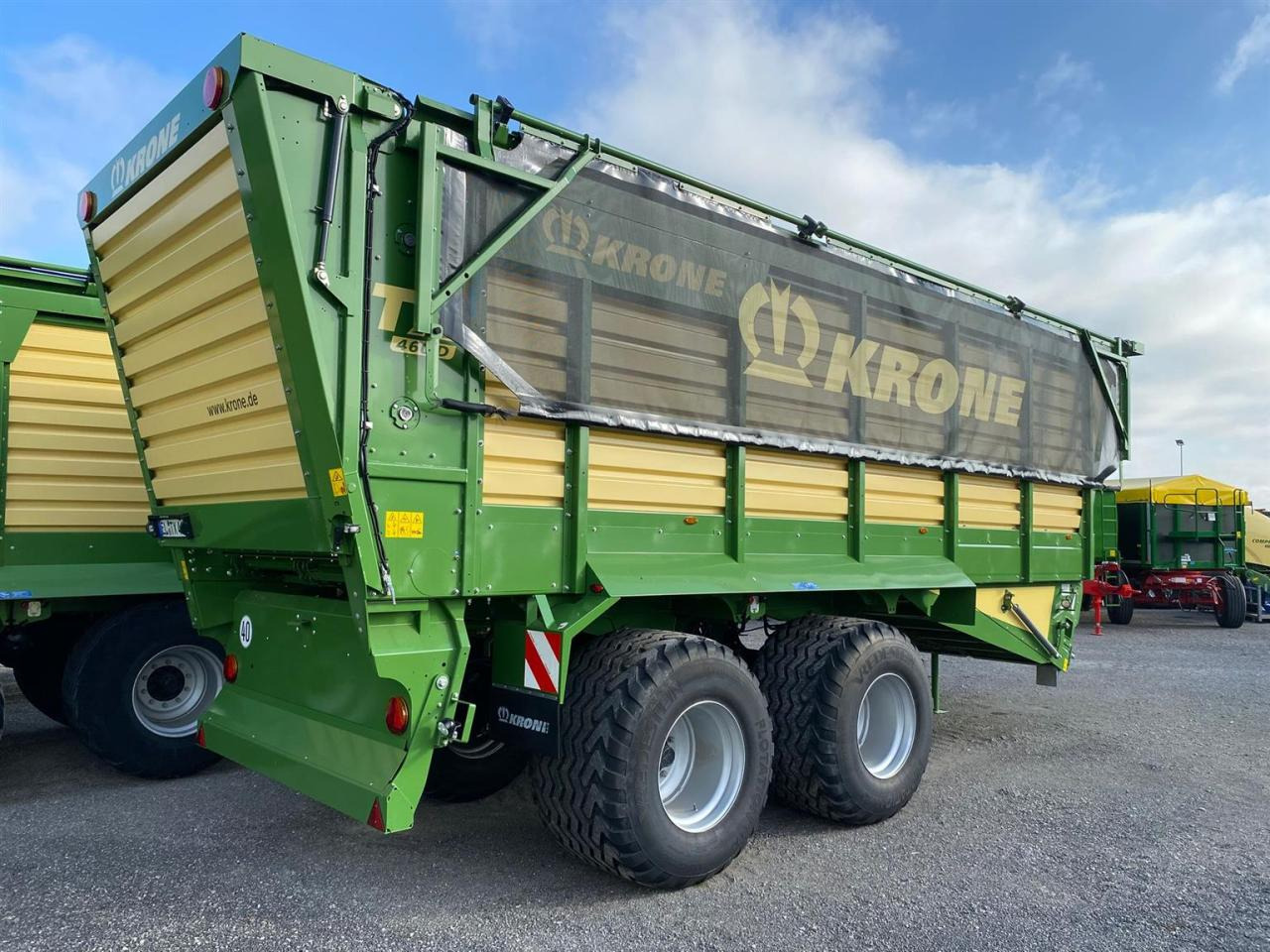 Krone TX 460 D - Mezőgazdasági billenőpótkocsi: 2 kép. Krone TX 460 D - Mezőgazdasági billenőpótkocsi: 2 kép.