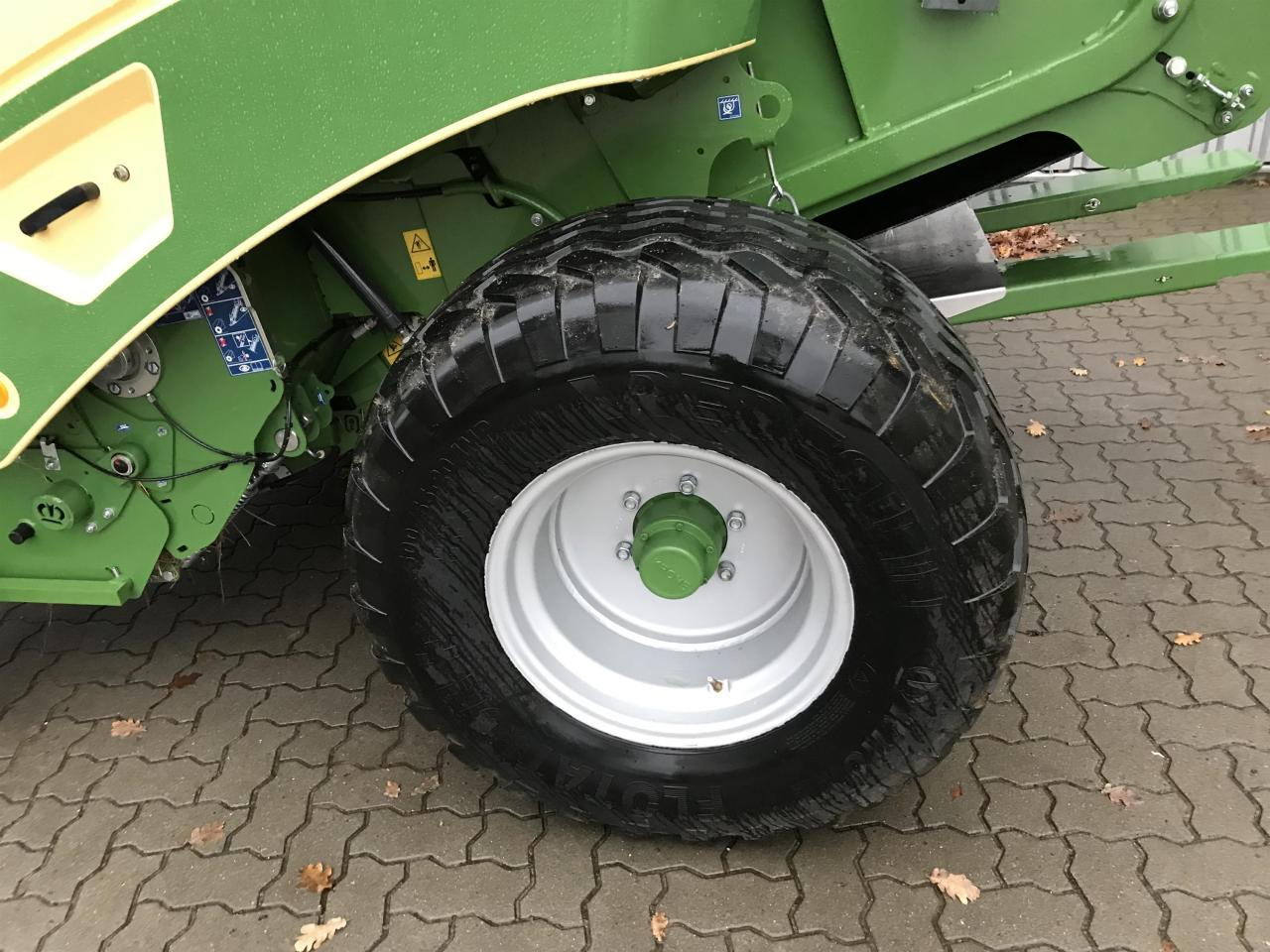 Krone V 165 XC VariPack - Bálázó: 5 kép. Krone V 165 XC VariPack - Bálázó: 5 kép.