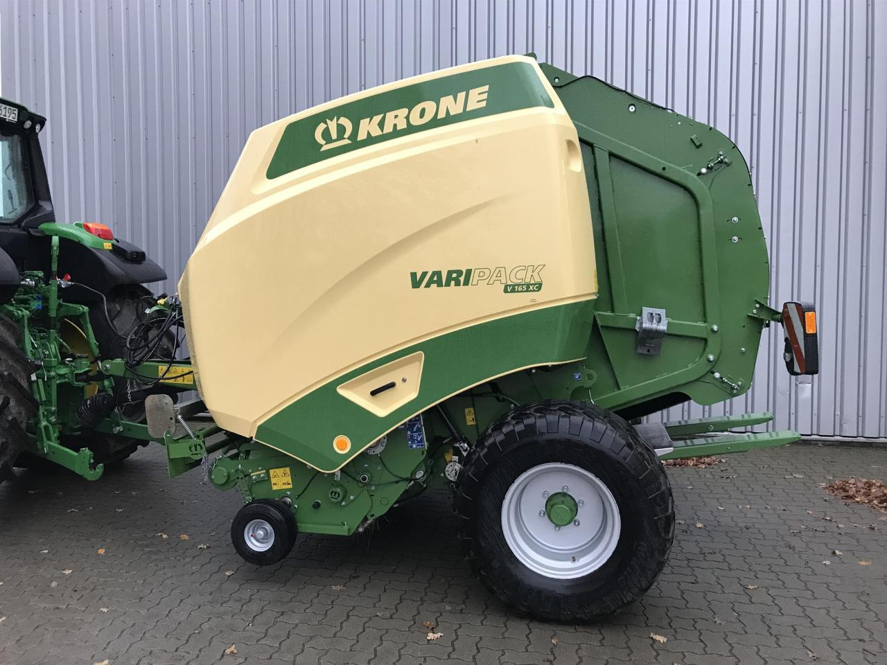 Krone V 165 XC VariPack - Bálázó: 1 kép. Krone V 165 XC VariPack - Bálázó: 1 kép.