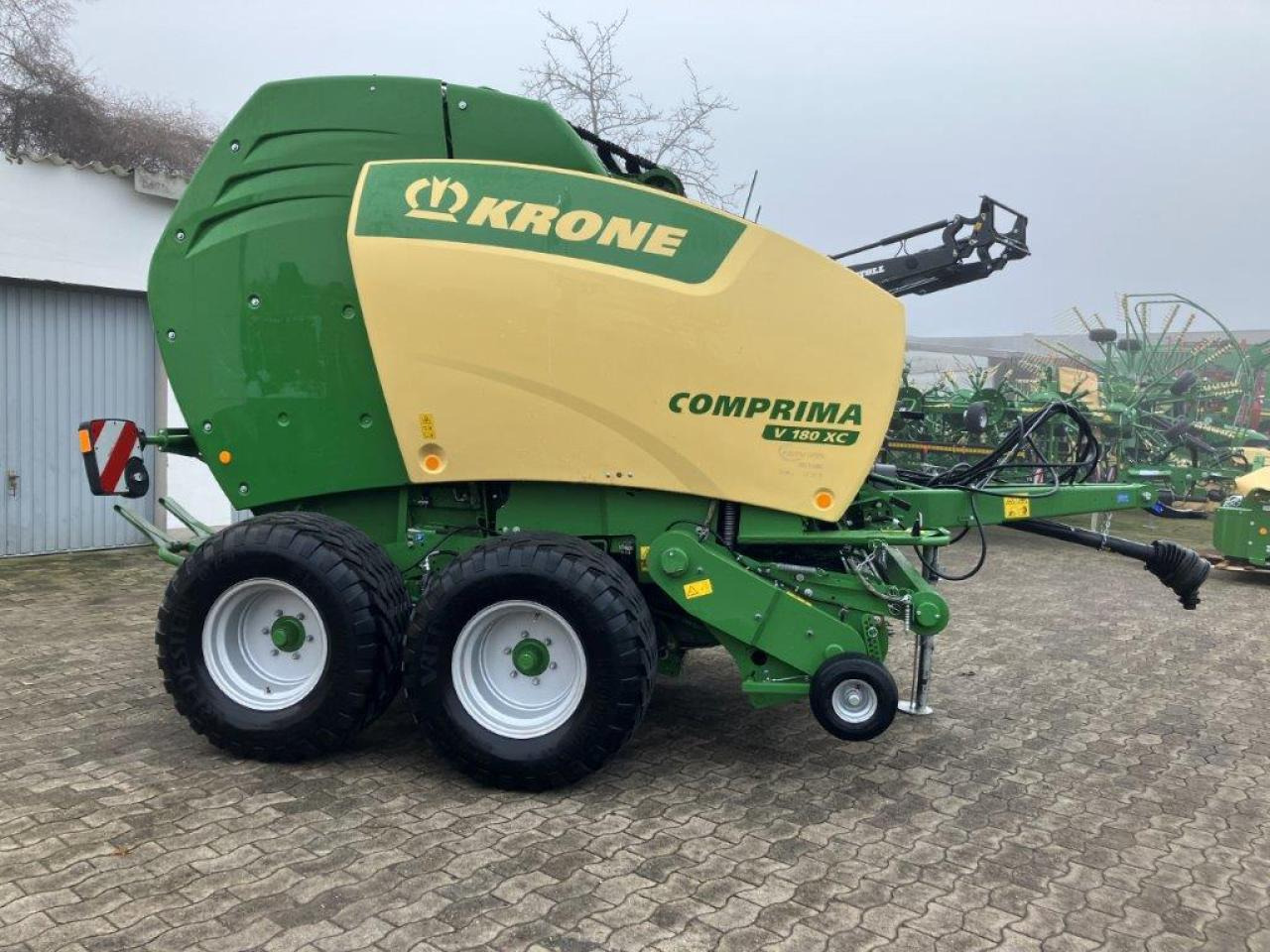 Krone V 180 XC Comprima - Bálázó: 3 kép. Krone V 180 XC Comprima - Bálázó: 3 kép.