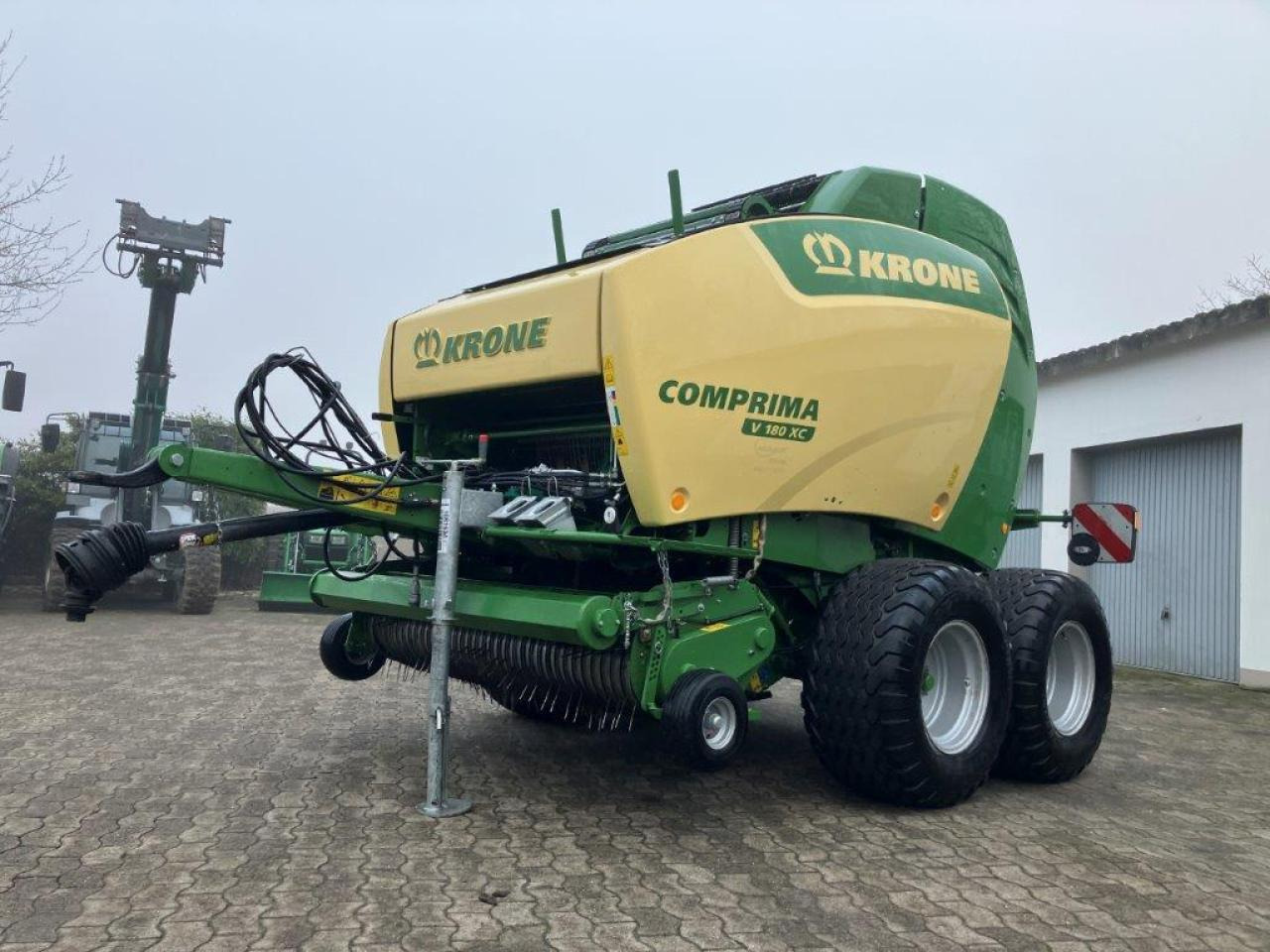 Krone V 180 XC Comprima - Bálázó: 1 kép. Krone V 180 XC Comprima - Bálázó: 1 kép.
