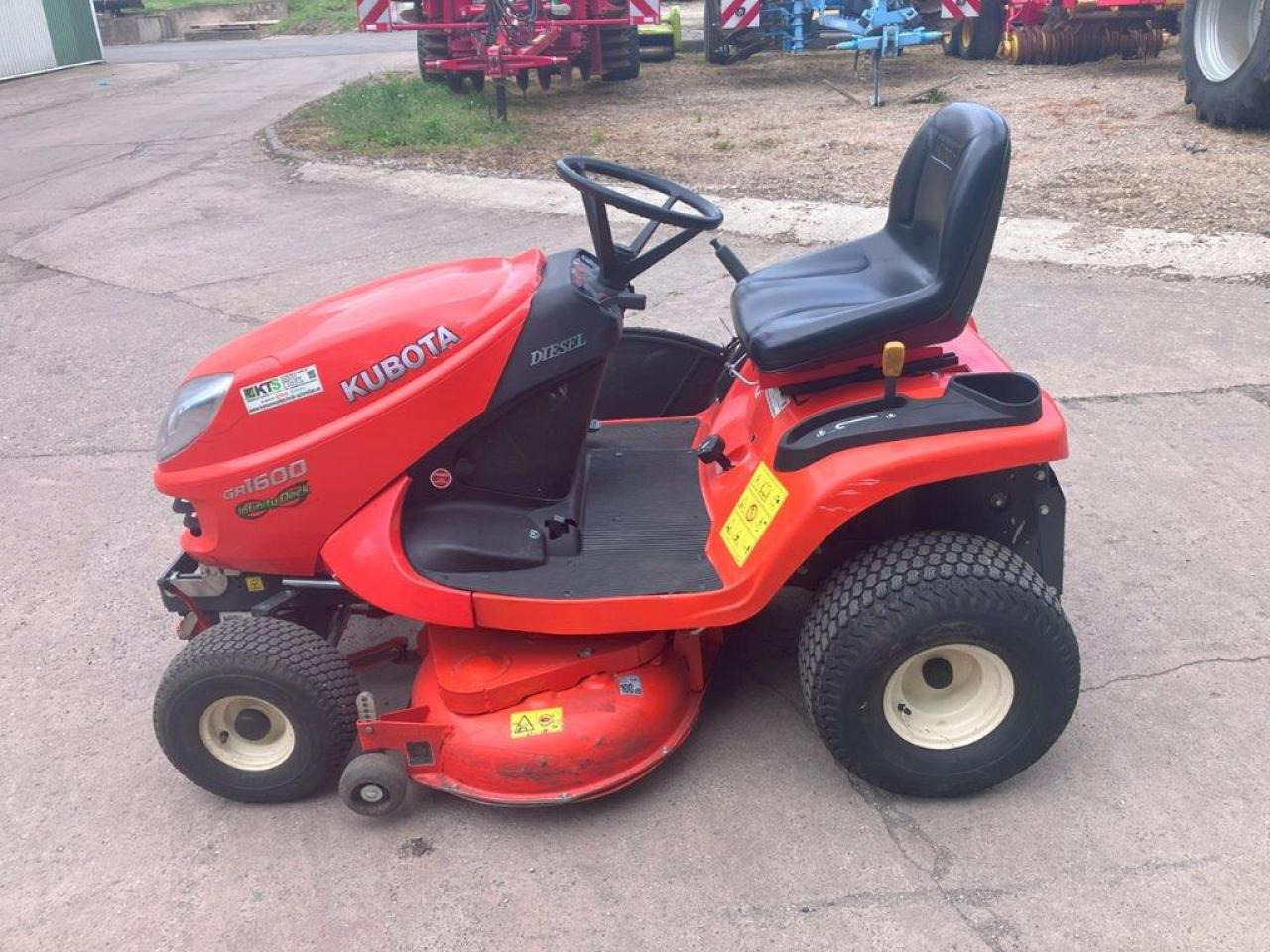 Kubota GR1600-ID-II - Kerti fűkasza: 1 kép. Kubota GR1600-ID-II - Kerti fűkasza: 1 kép.