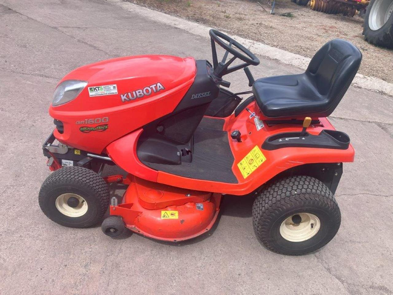 Kubota GR1600-ID-II - Kerti fűkasza: 1 kép. Kubota GR1600-ID-II - Kerti fűkasza: 1 kép.