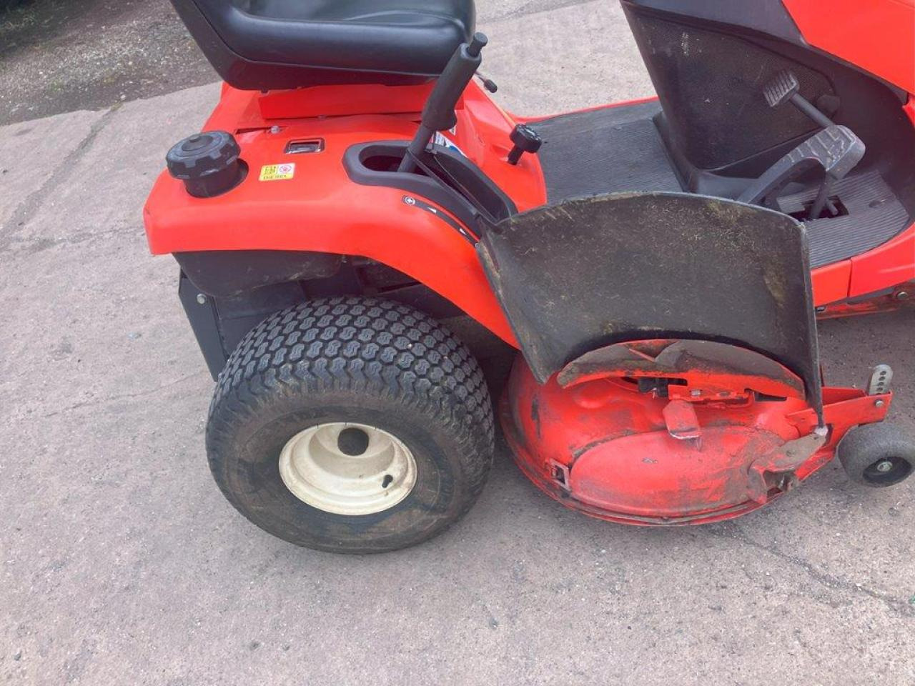 Kubota GR1600-ID-II - Kerti fűkasza: 4 kép. Kubota GR1600-ID-II - Kerti fűkasza: 4 kép.