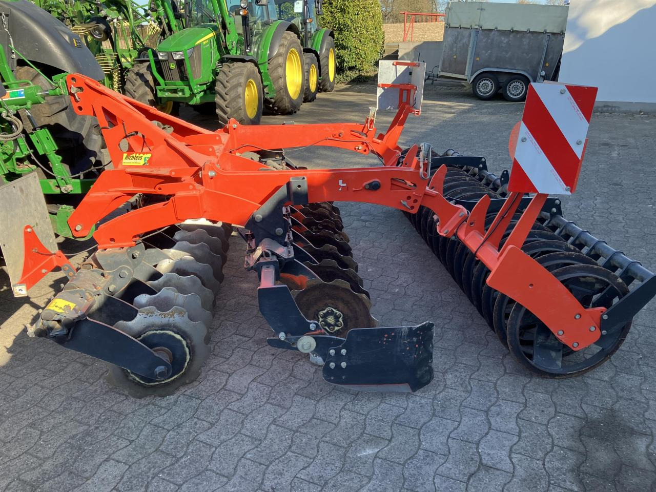 Kuhn 303 - Tárcsás borona: 1 kép. Kuhn 303 - Tárcsás borona: 1 kép.