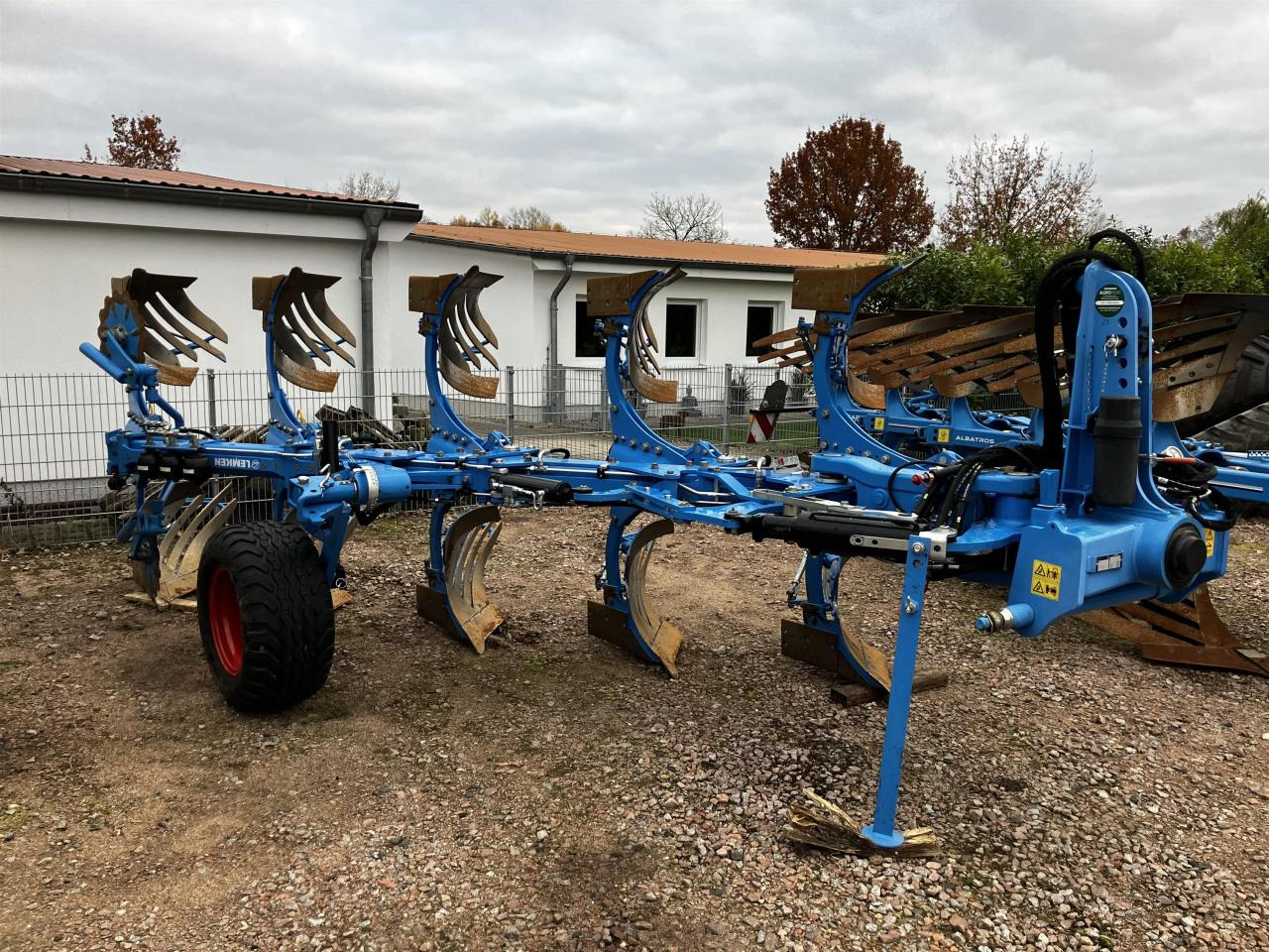 Lemken Juwel 8 M V U 5 L 100 - Eke: 1 kép. Lemken Juwel 8 M V U 5 L 100 - Eke: 1 kép.