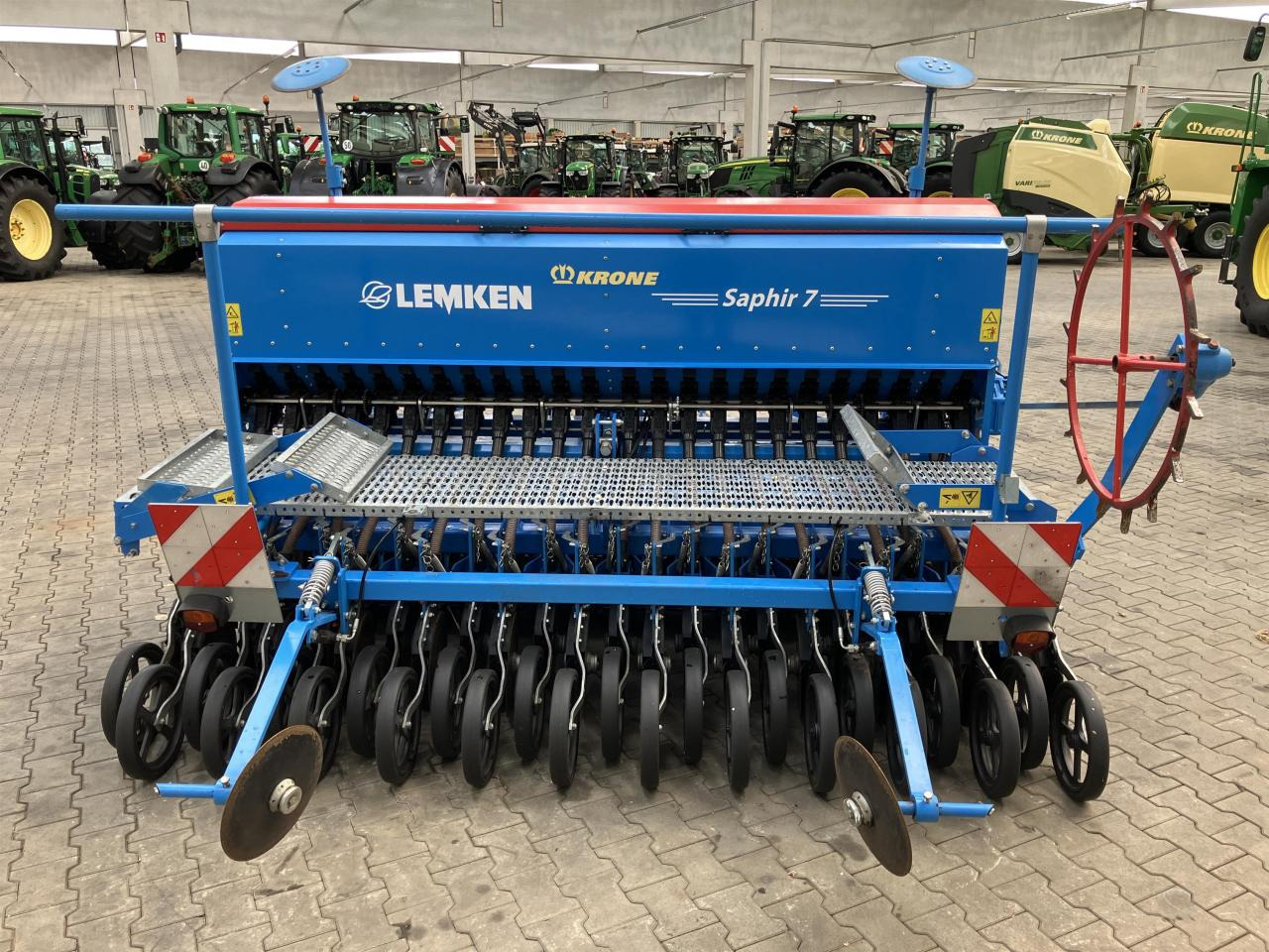 Lemken Saphir 7-300 DS 125 - Szemenkénti vetőgép: 4 kép. Lemken Saphir 7-300 DS 125 - Szemenkénti vetőgép: 4 kép.
