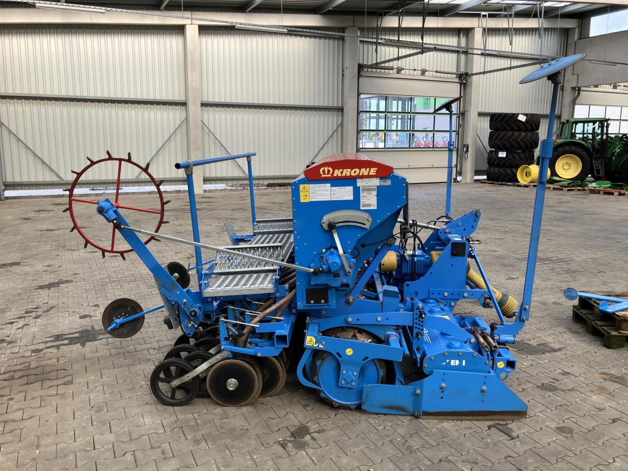 Lemken Saphir 7-300 DS 125 - Szemenkénti vetőgép: 3 kép. Lemken Saphir 7-300 DS 125 - Szemenkénti vetőgép: 3 kép.