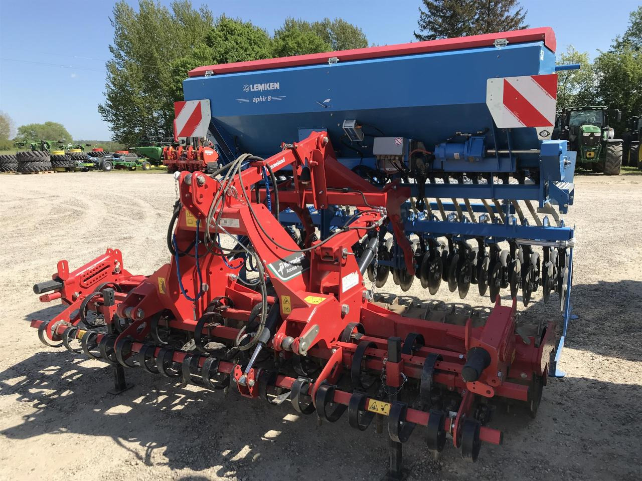 Lemken Saphir 8 Autoload - Szemenkénti vetőgép: 1 kép. Lemken Saphir 8 Autoload - Szemenkénti vetőgép: 1 kép.