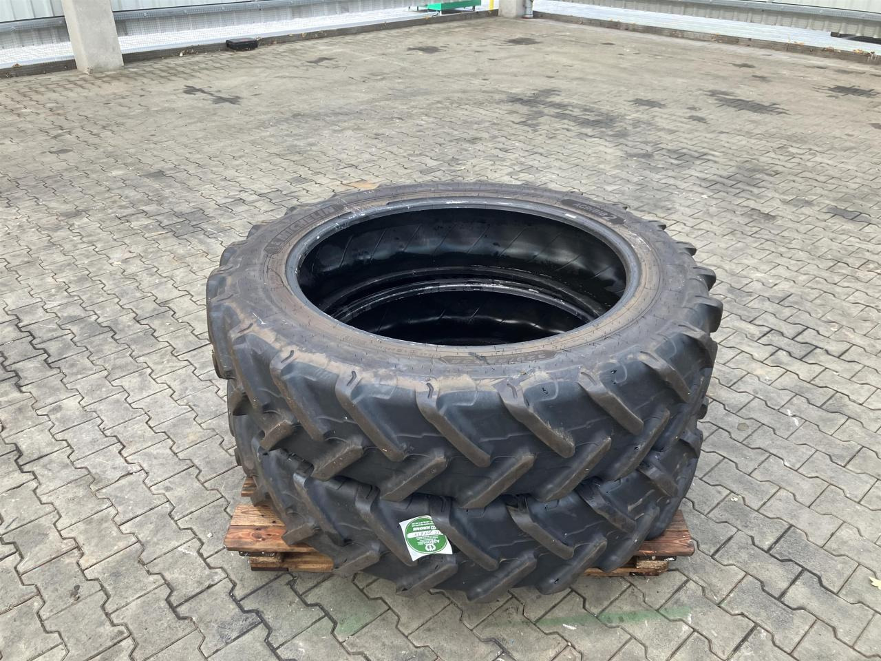 Michelin 320/85R38 - Gumiabroncs - Mezőgazdasági gépek: 5 kép. Michelin 320/85R38 - Gumiabroncs - Mezőgazdasági gépek: 5 kép.