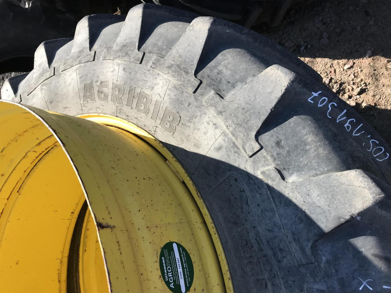 Michelin 520/85R46 - Gumiabroncs - Mezőgazdasági gépek: 5 kép. Michelin 520/85R46 - Gumiabroncs - Mezőgazdasági gépek: 5 kép.